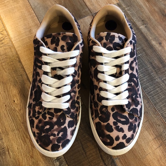 Steve Madden NWT Leopard Print Canvas Sneakers - Picture 3 of 15
